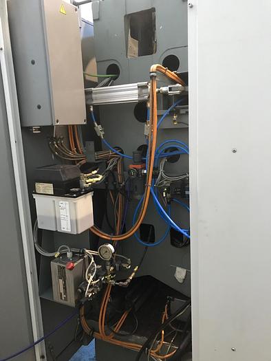 Usato CENTRO DI LAVORO VERTICALE 