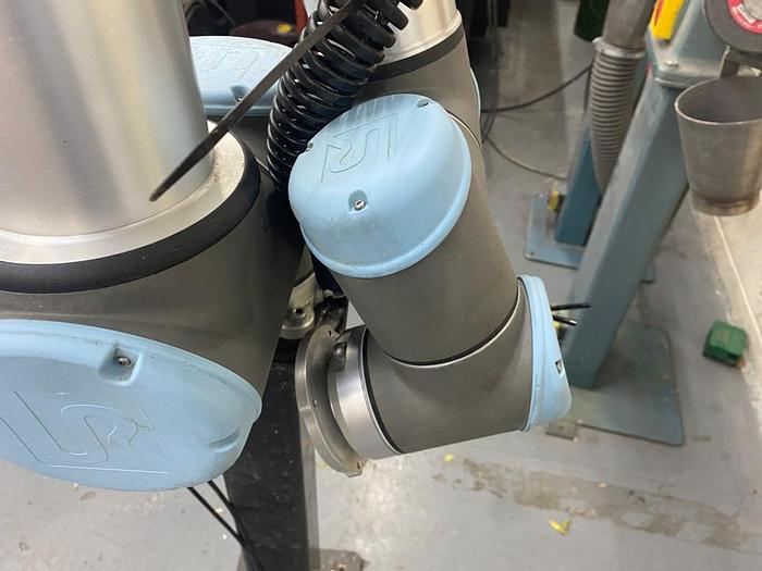 Used 2016 Universal Robots UR10 Cobot/Robot