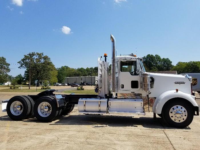 Used 2009 Kenworth W900L