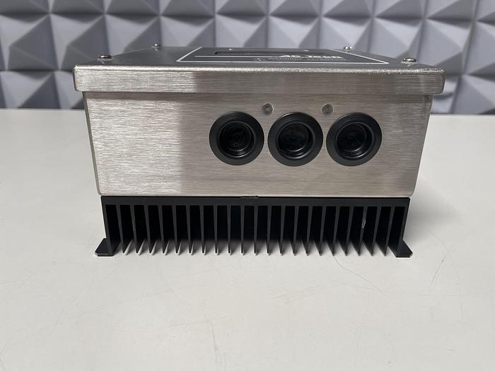 Lenze Ac Tech MC series M1110SE Ac Drive 1HP 0.75kW 120/240V