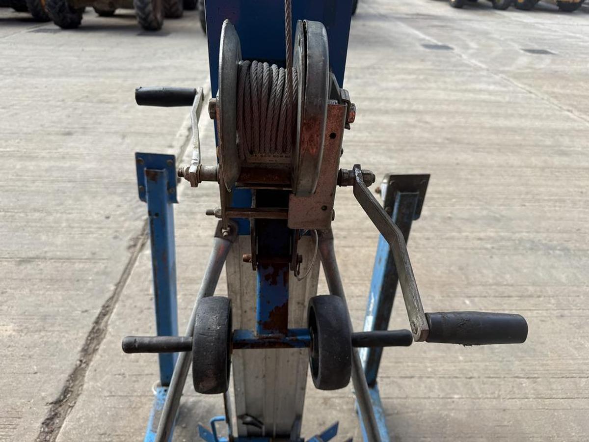 Used Genie SLA-10 Material Lift