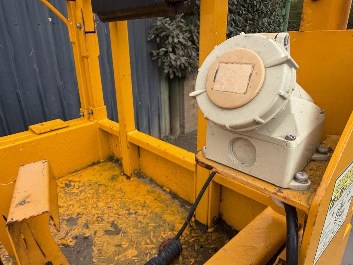 Used JCB S2032E 8m Electric Scissor Lift