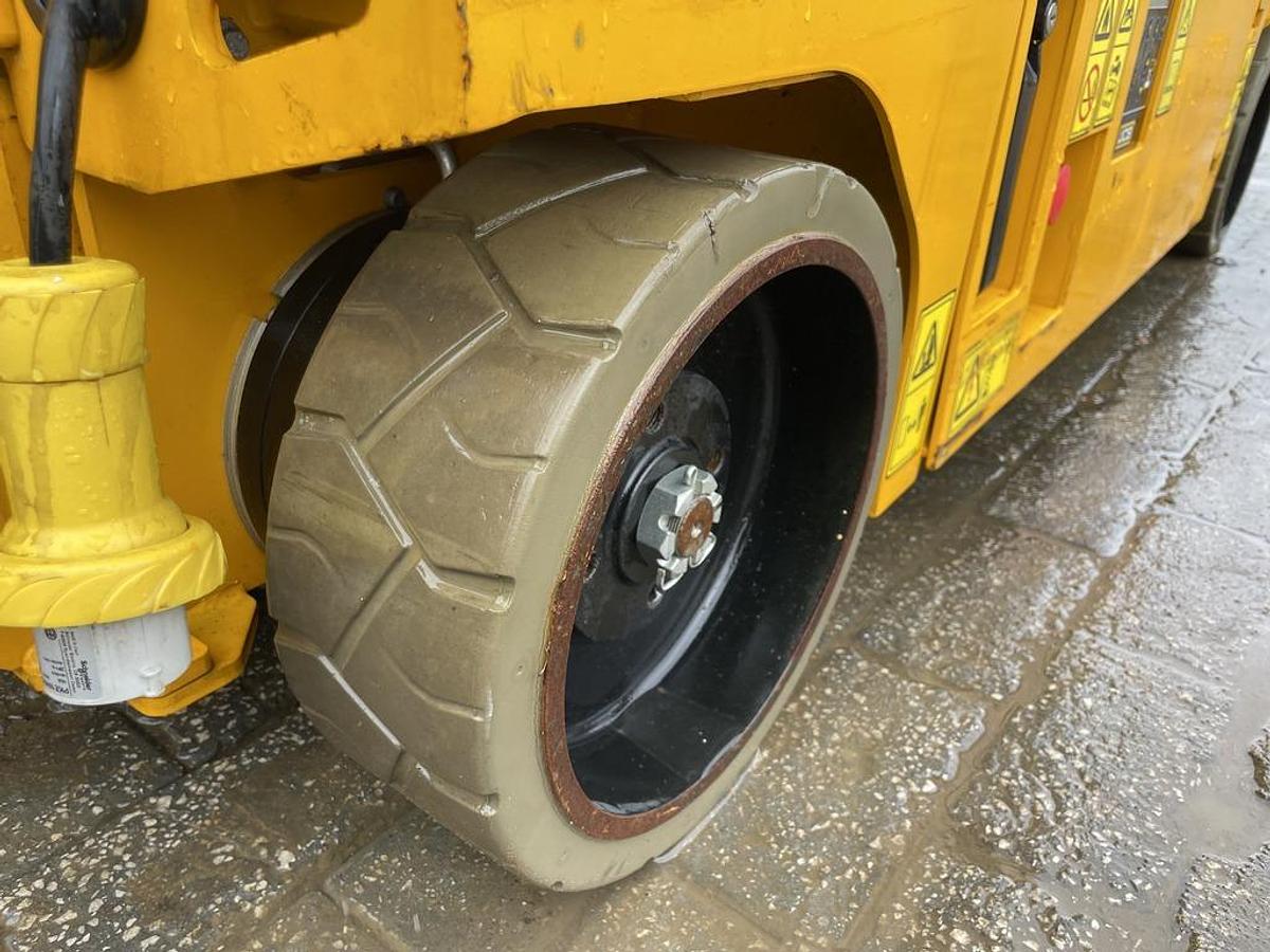 Used JCB S1930E 8m Electric Scissor Lift