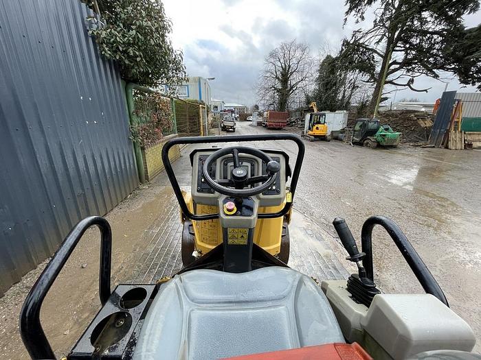 Used Caterpillar CB2.7 2.5t Roller