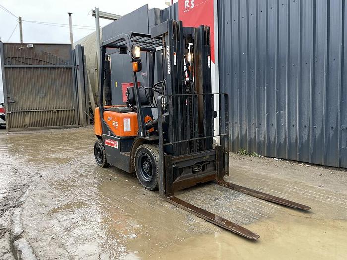 Used DOOSAN D25G