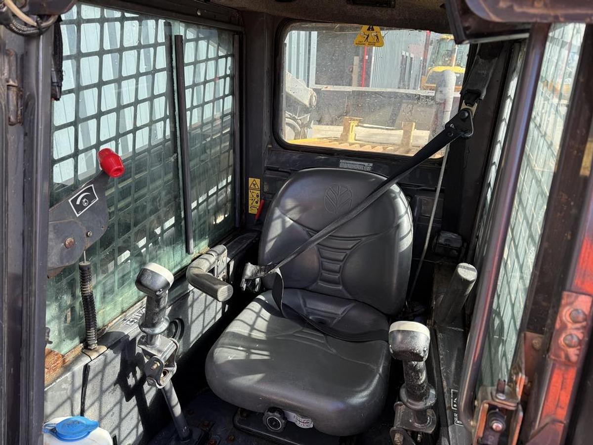 Used New Holland LS185B Skid Steer Loader