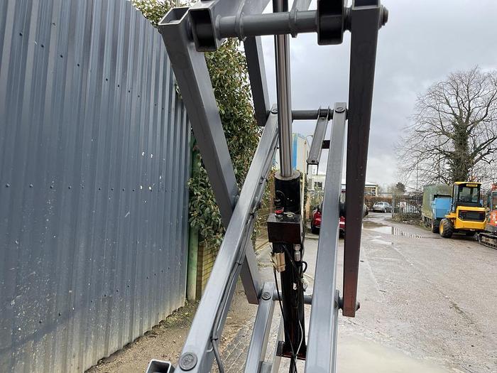 Used DINGLI 5.6m ELECTRIC SCISSOR LIFT