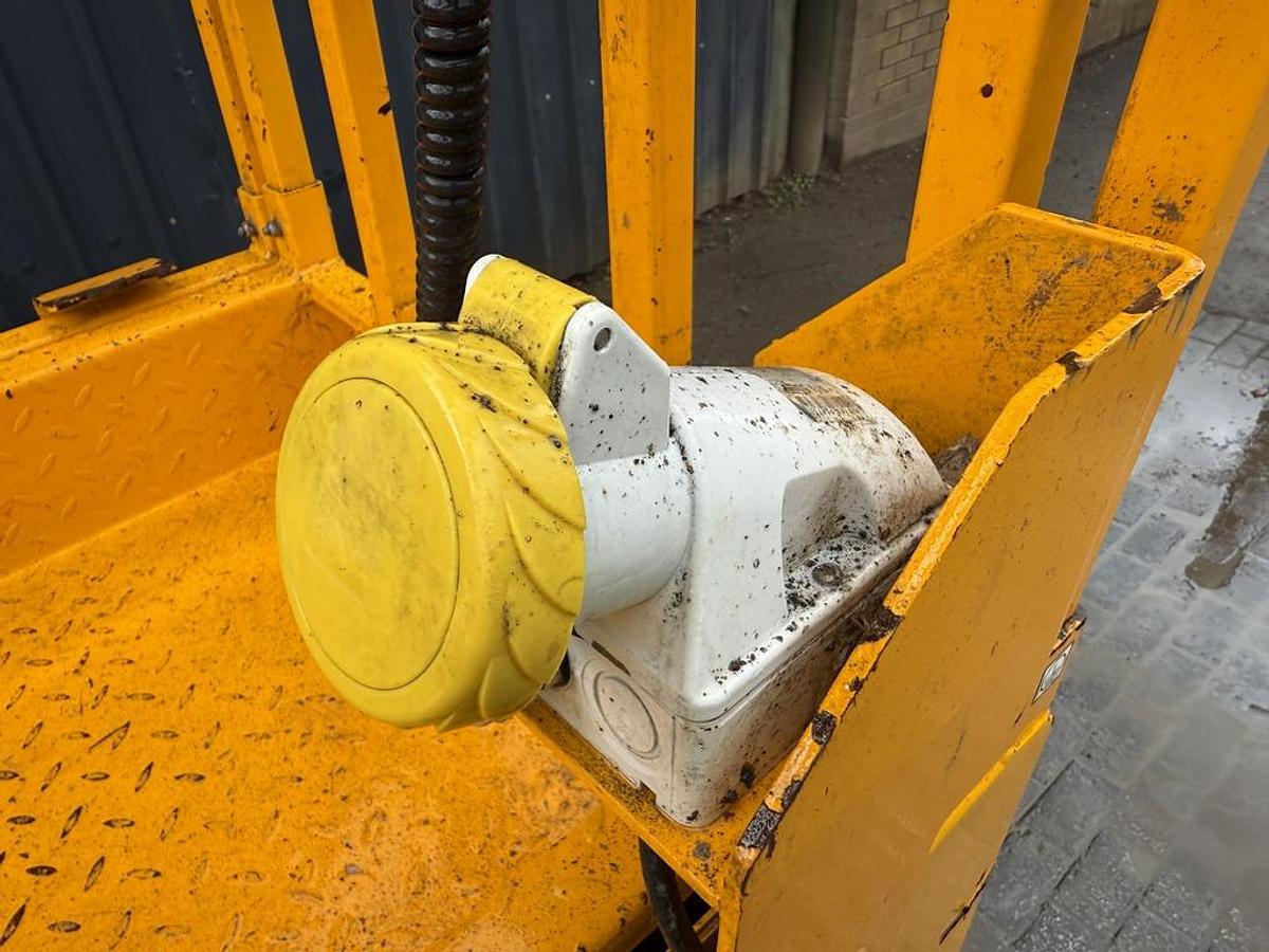 Used JCB S1930E 8m Electric Scissor Lift