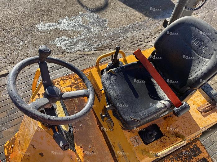 Used THWAITES 3 TONNE SWIVEL