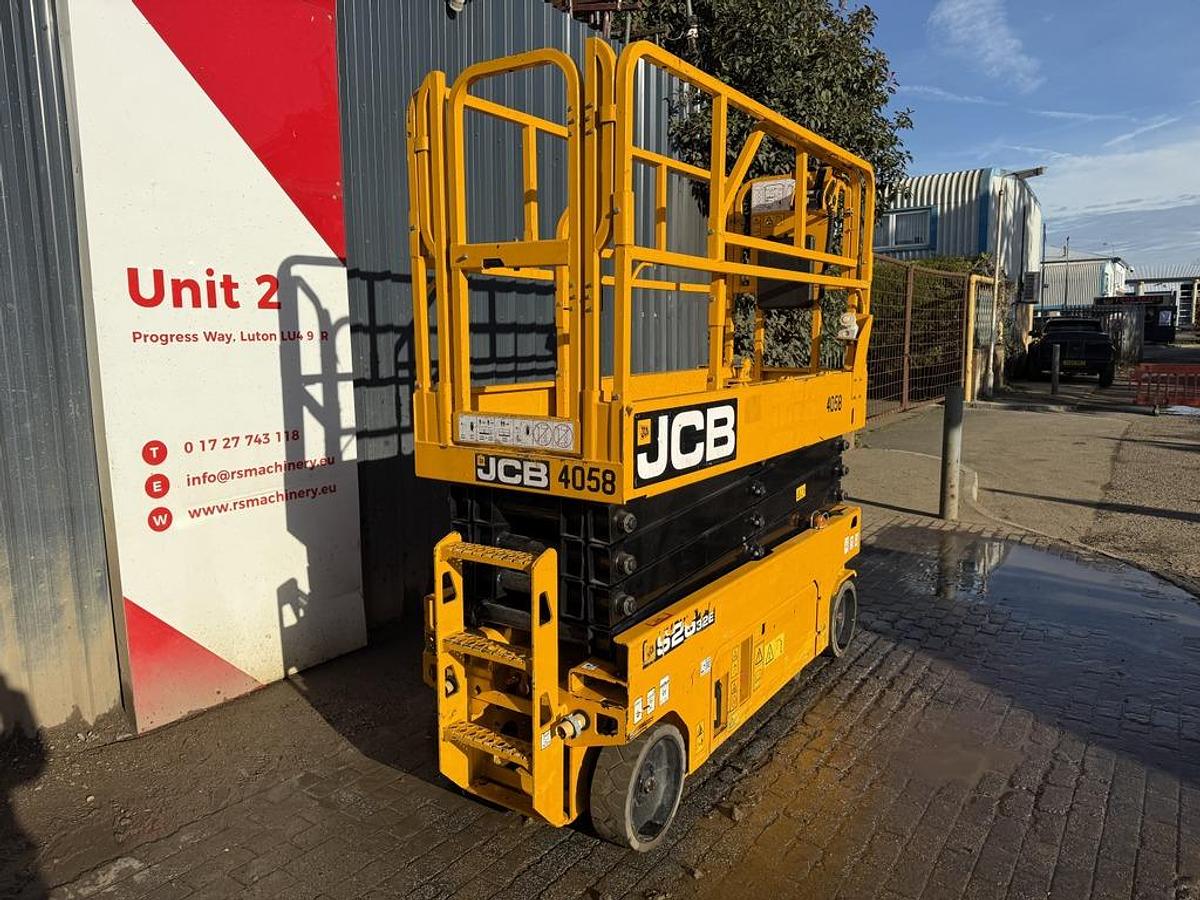 Used JCB S2632E 10m Electric Scissor Lift