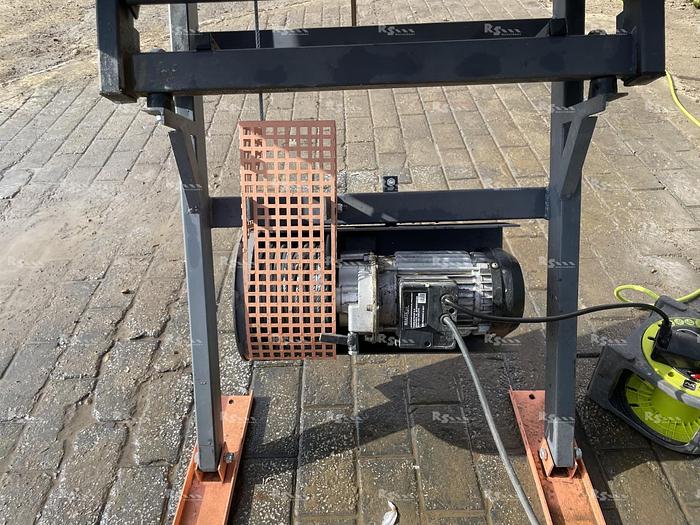 Used ELECTRIC MATERIAL LIFT