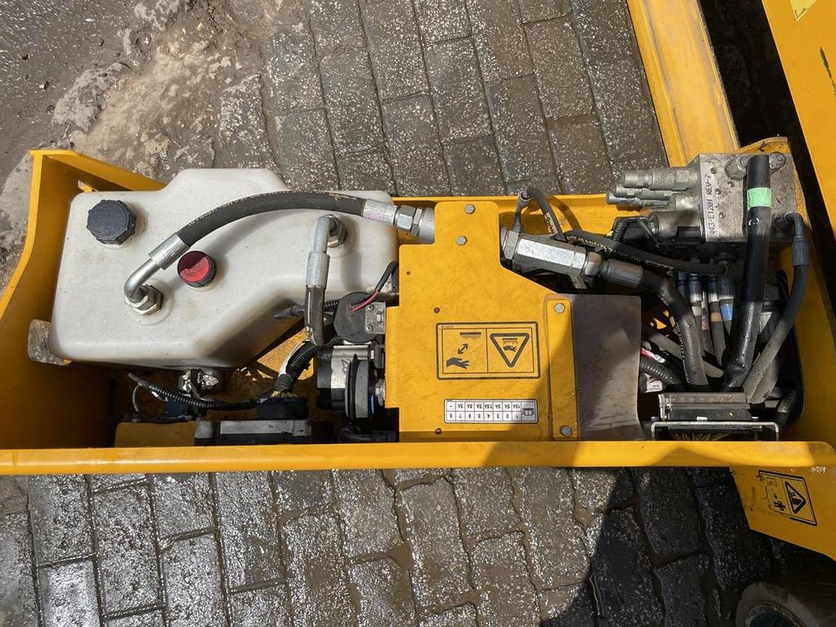 Used JCB S2632E 10m Electric Scissor Lift