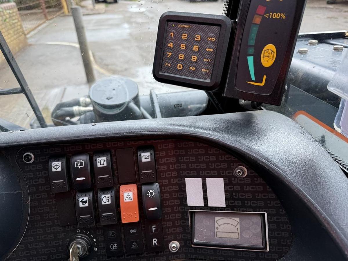 Used JCB 520-40 2t 4m Telehandler