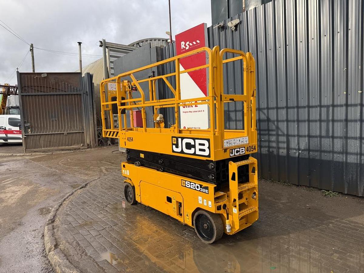 Used JCB S2032E 8m Electric Scissor Lift