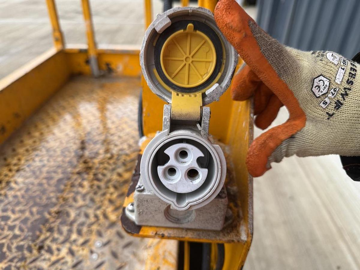 Used JCB S1930E 8m Electric Scissor Lift