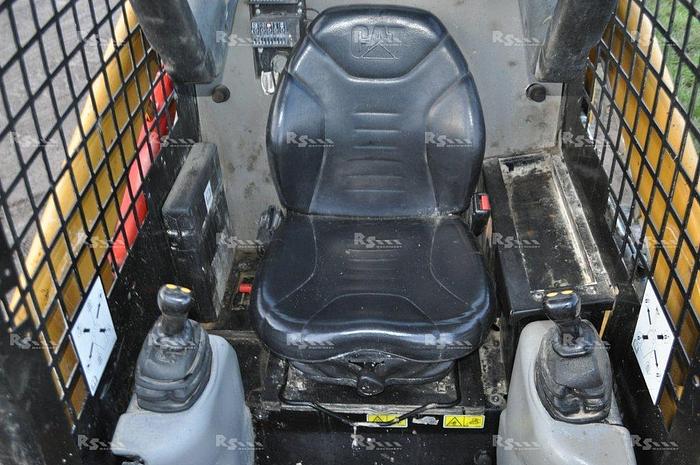 Used CATERPILLAR 216 B3