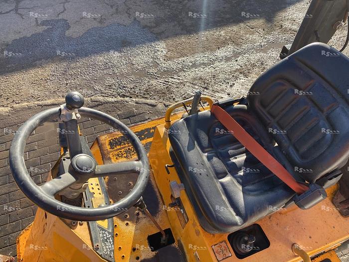 Used THWAITES 3 TONNE SWIVEL