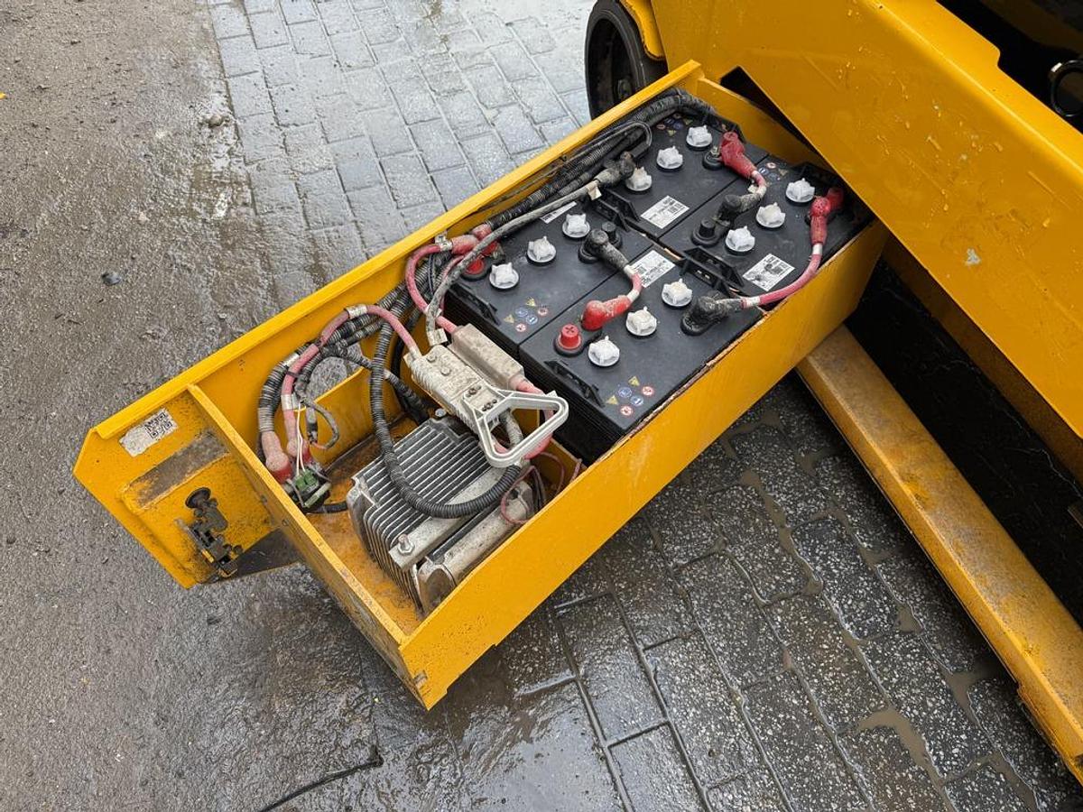 Used JCB S2032E 8m Electric Scissor Lift