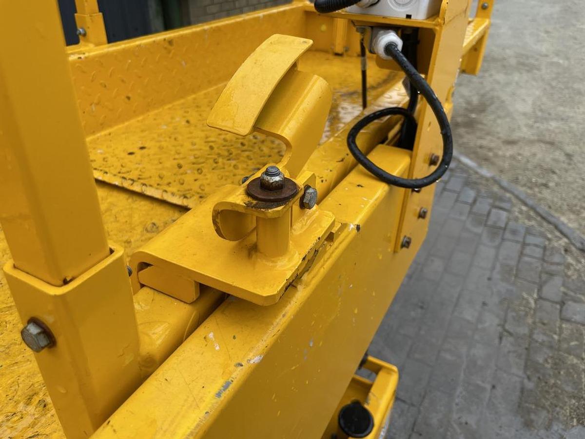 Used JCB S1930E 8m Electric Scissor Lift