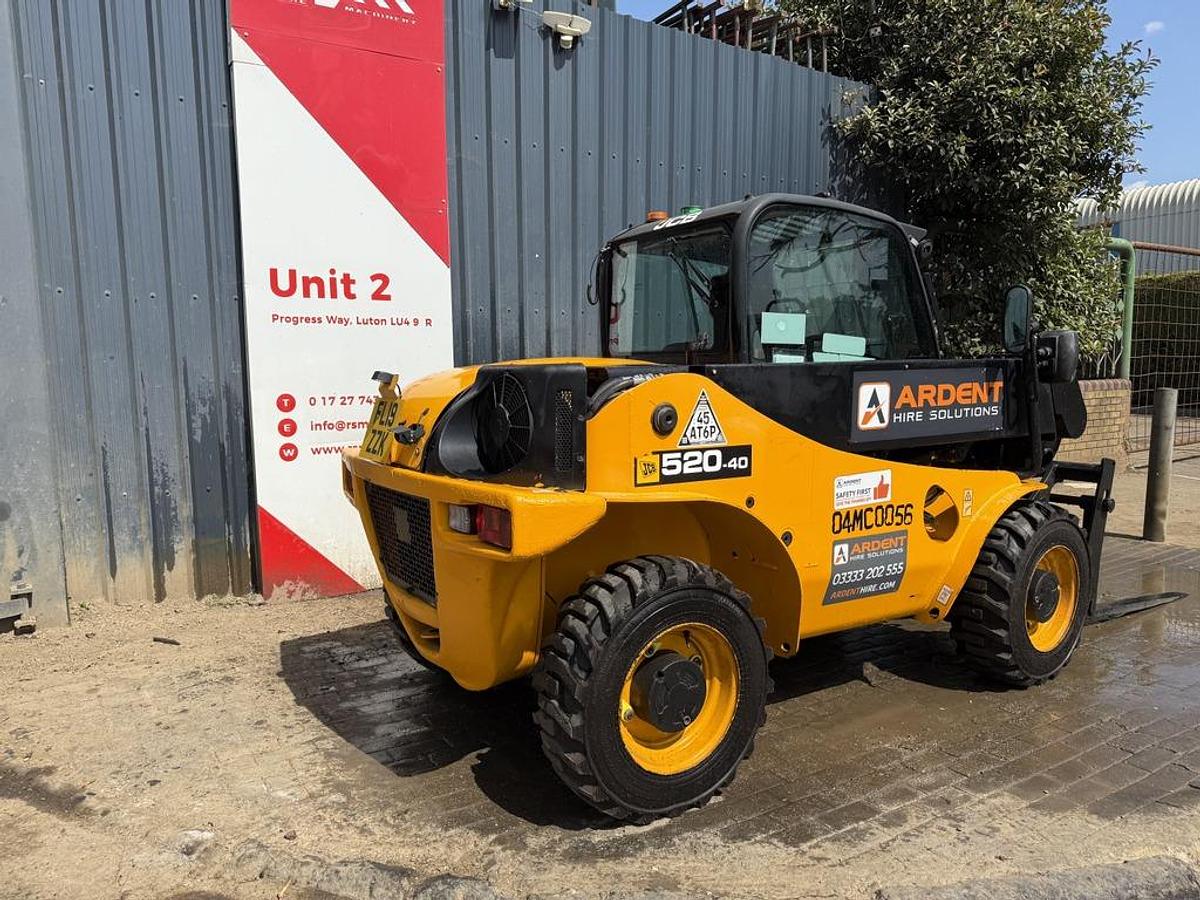 Used JCB 520-40 2t 4m Telehandler