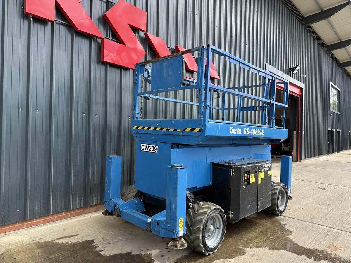 Used Genie GS4069 BE 14m Scissor Lift