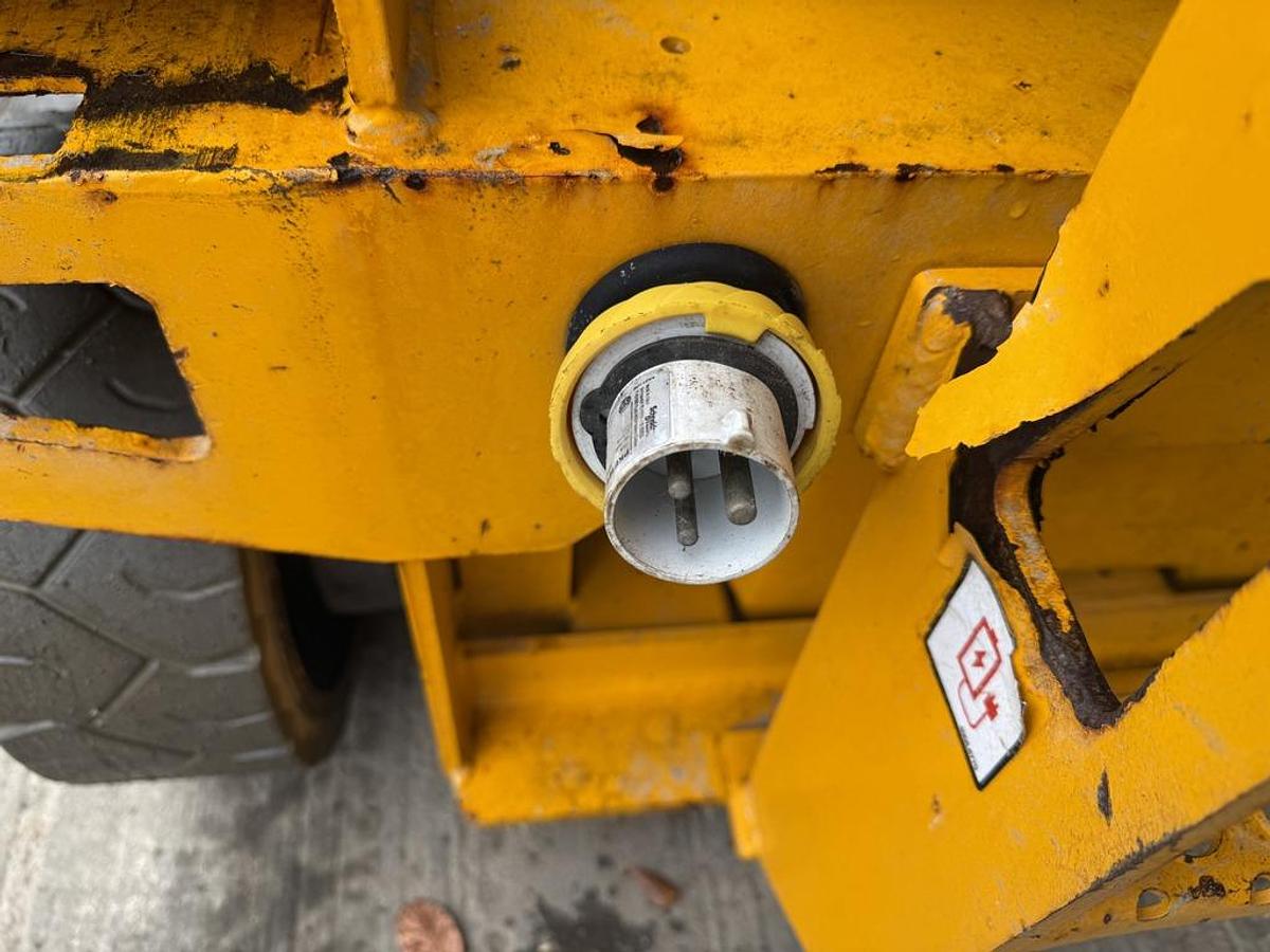 Used JCB S2646E 10m Electric Scissor Lift