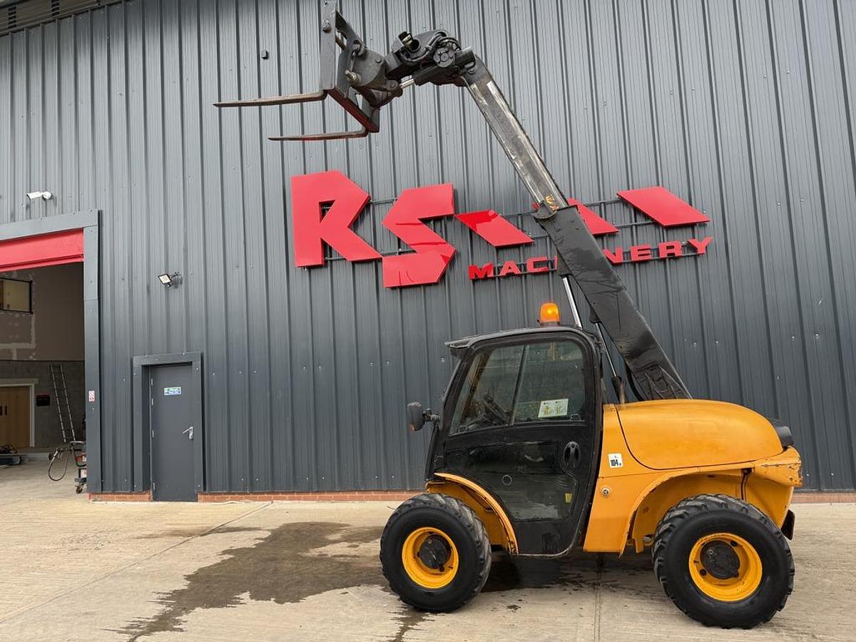 Used JCB 520-40 2t 4m Telehandler