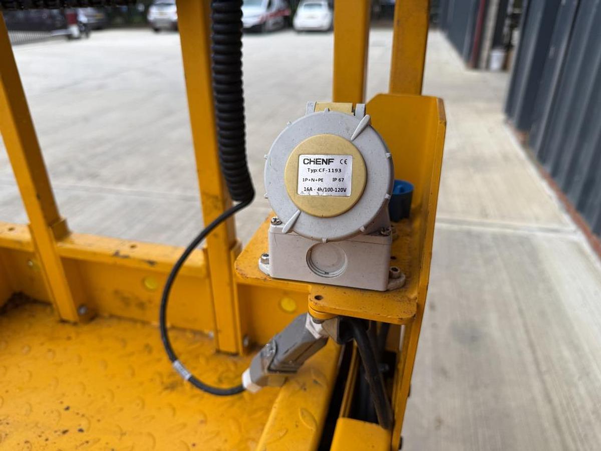 Used JCB S1930E 8m Electric Scissor Lift