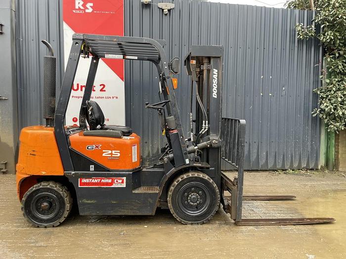 Used DOOSAN D25G