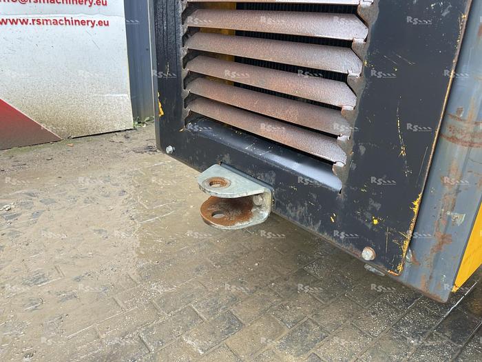 Used THWAITES 3 TONNE SWIVEL