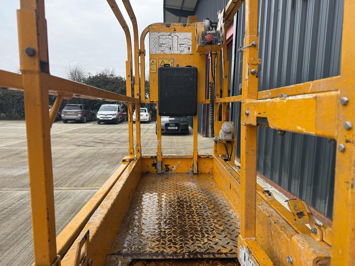 Used JCB S1930E 8m Electric Scissor Lift