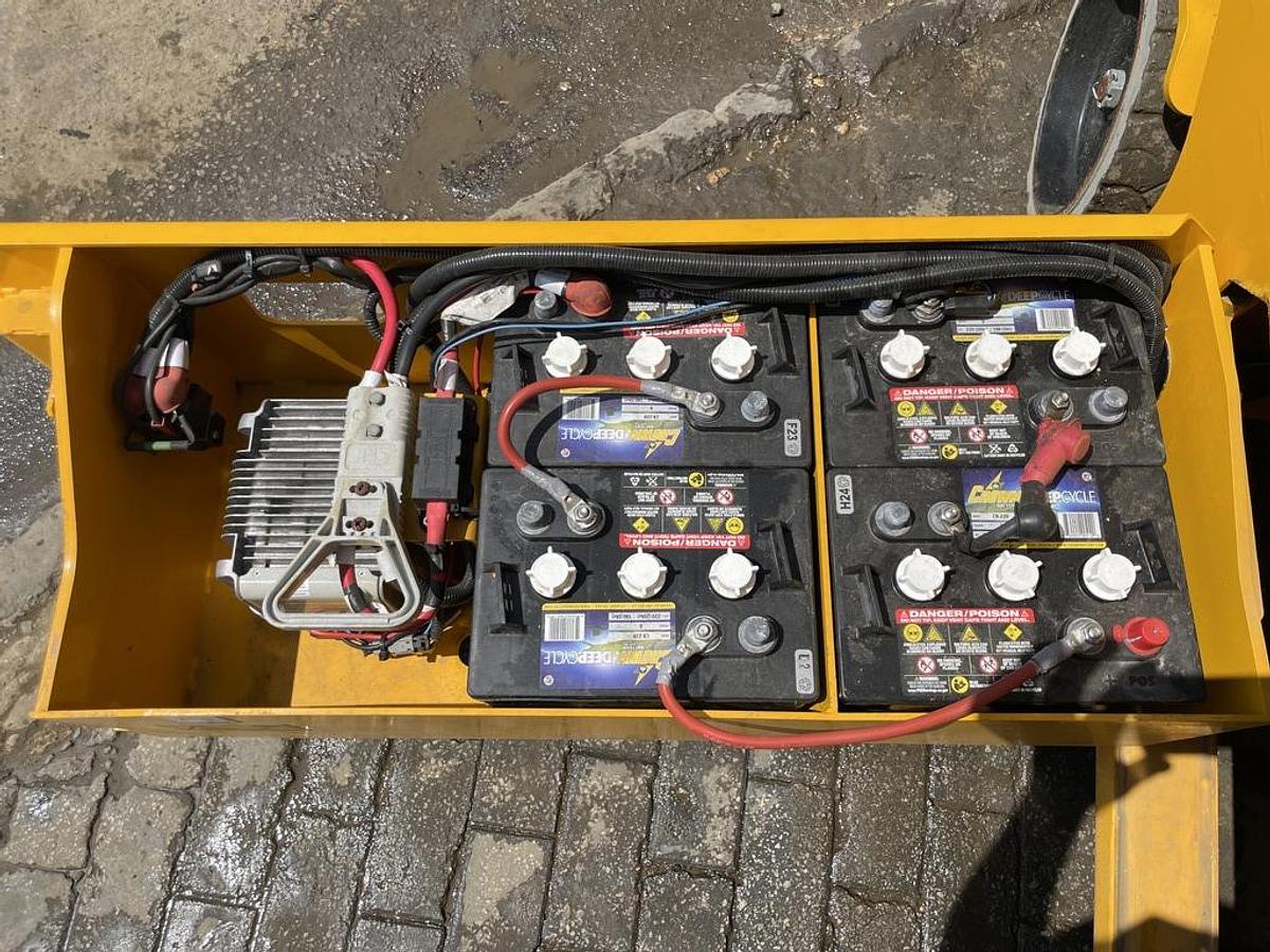 Used JCB S2632E 10m Electric Scissor Lift