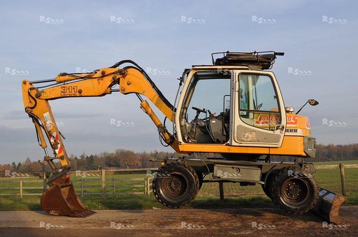 Used LIEBHERR A311 LITRONIC