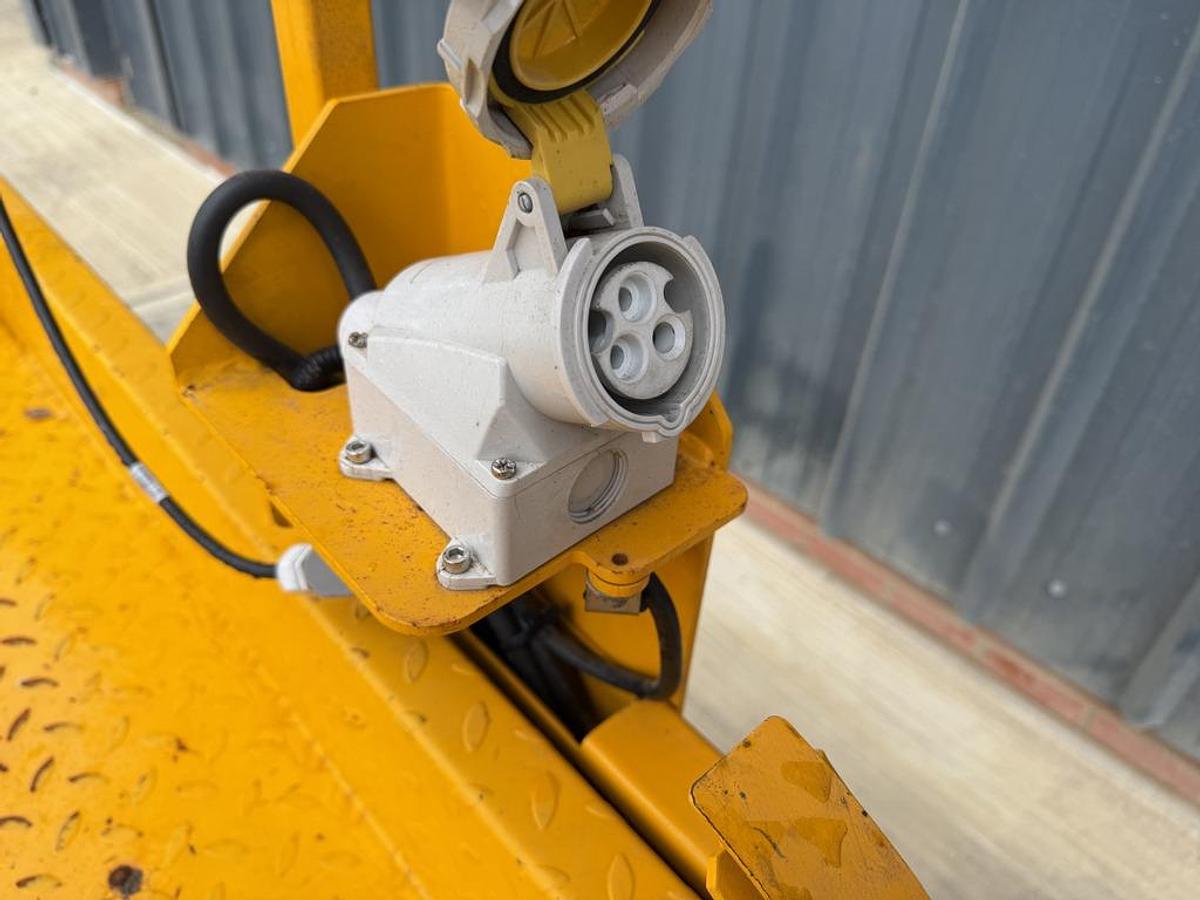 Used JCB S1930E 8m Electric Scissor Lift