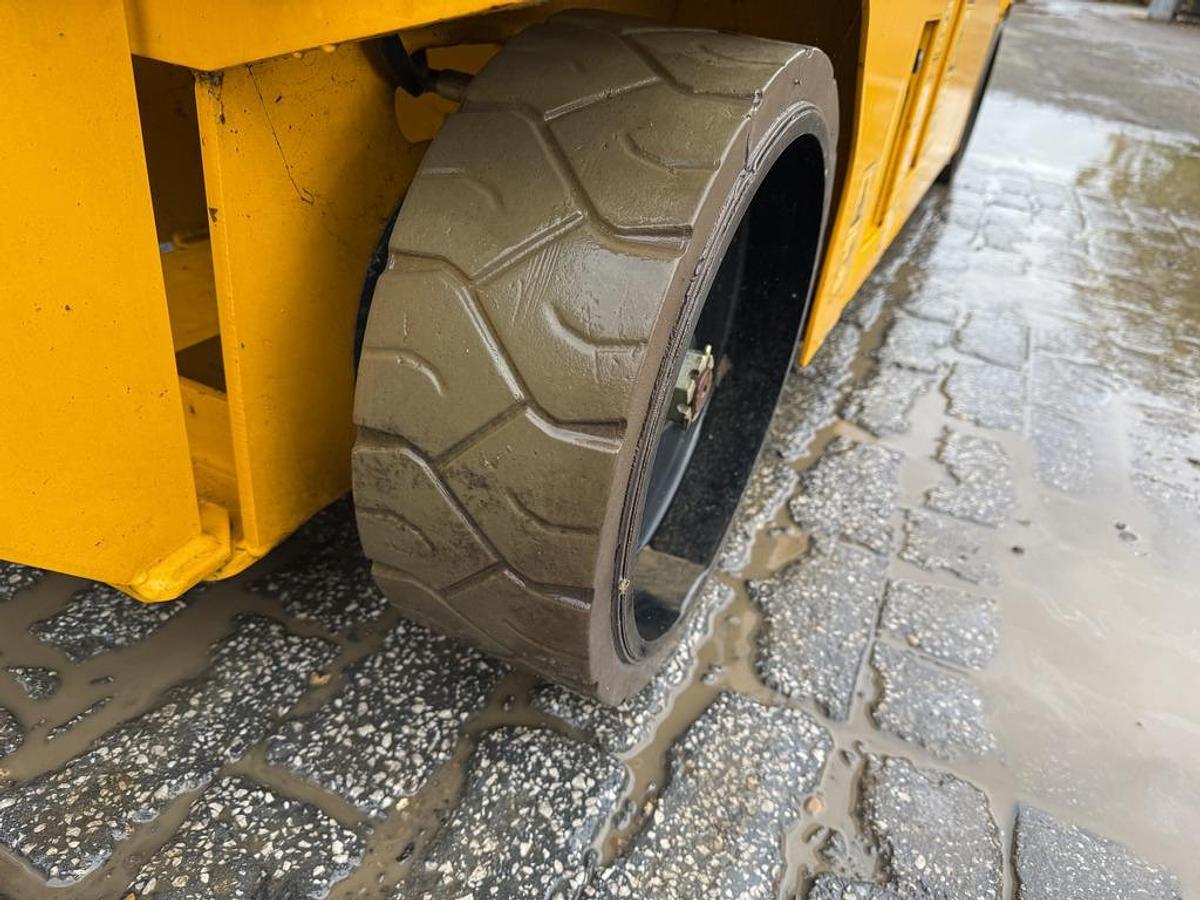 Used JCB S2032E 8m Electric Scissor Lift