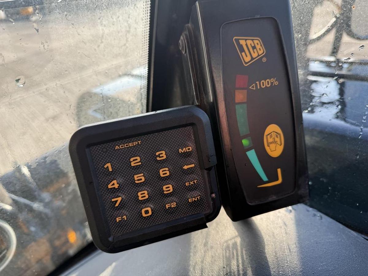 Used JCB 520-40 2t 4m Telehandler