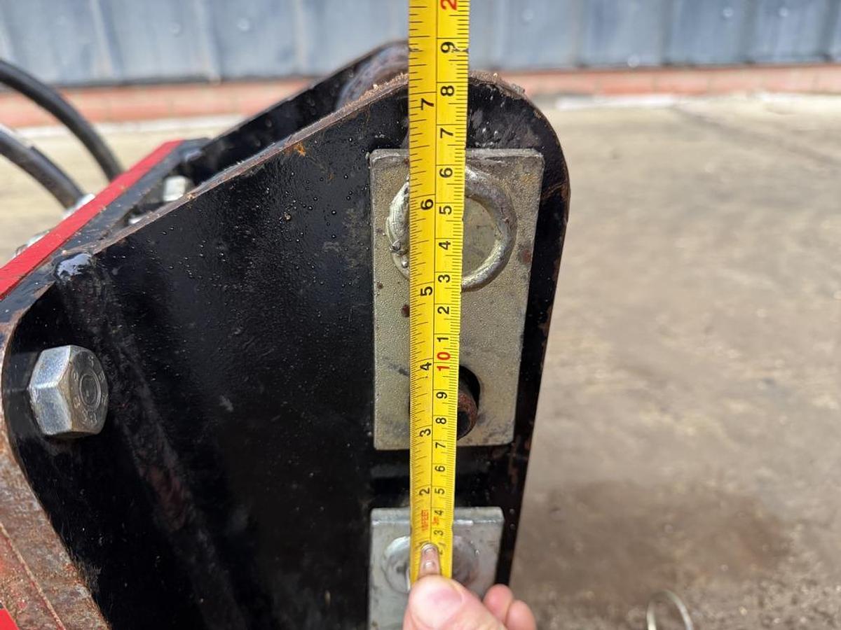 Used Socomec DMS 165 1,8 - 3,0 t Hydraulic Breaker