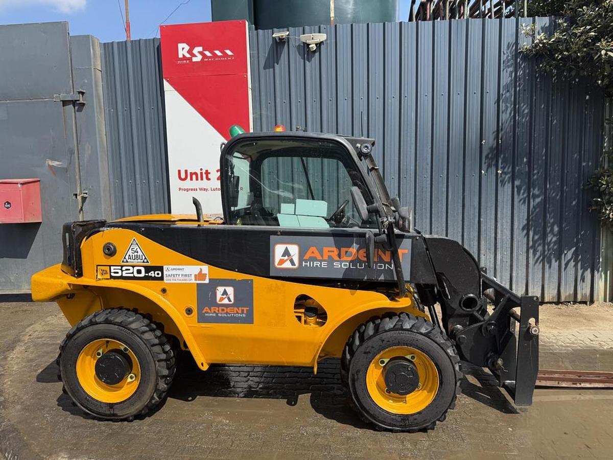 Used JCB 520-40 2t 4m Telehandler