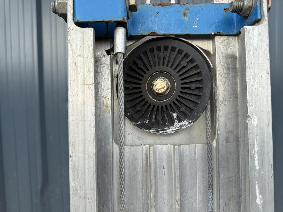 Used Genie SLA-10 Material Lift