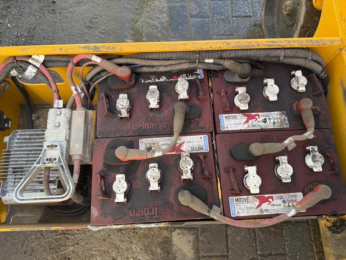 Used JCB S2632E 10m Electric Scissor Lift