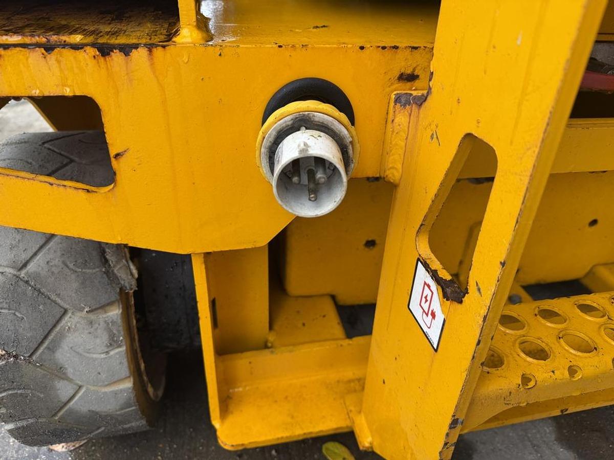Used JCB S3246E 12m Electric Scissor Lift