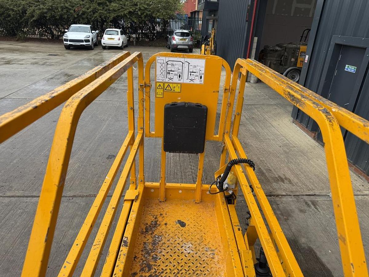 Used JCB S1930E 8m Electric Scissor Lift