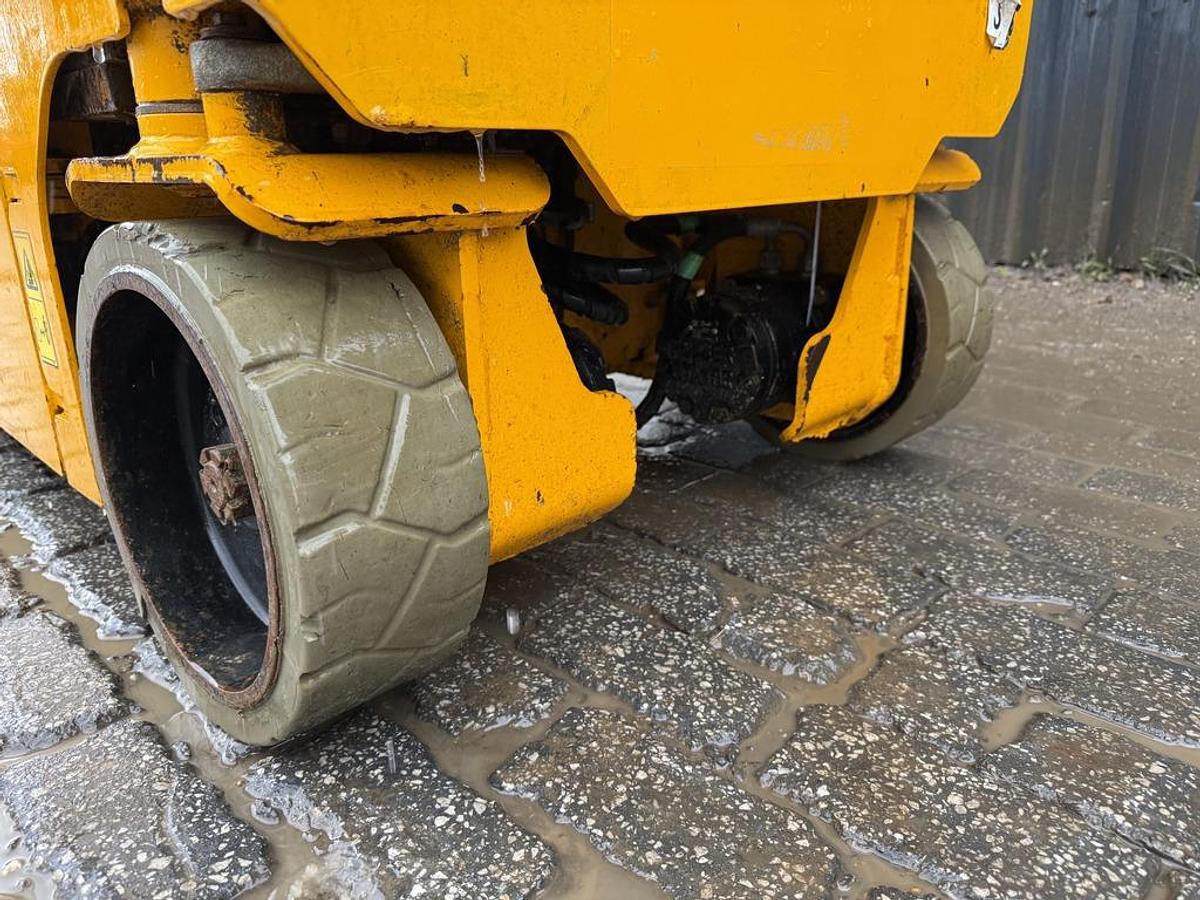 Used JCB S1930E 8m Electric Scissor Lift