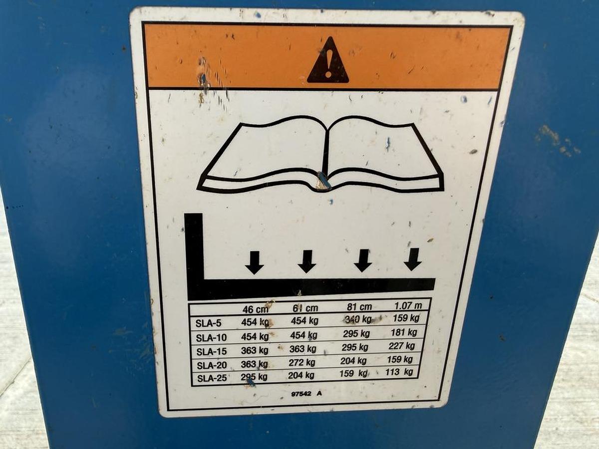 Used Genie SLA-10 Material Lift
