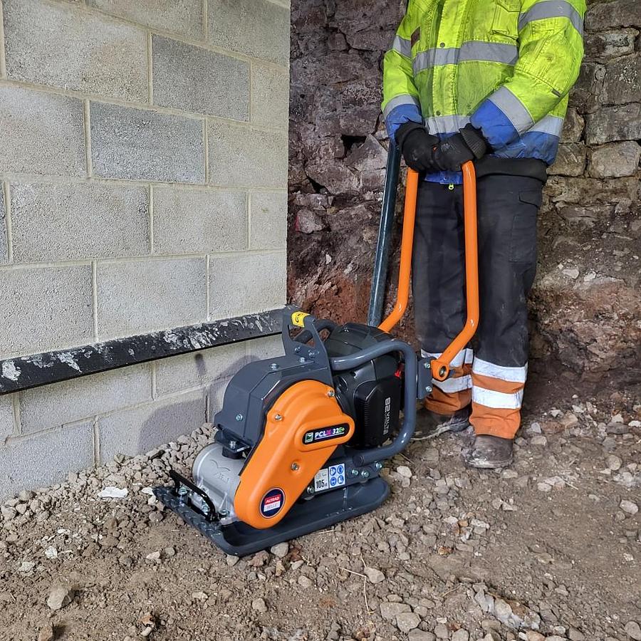 Used 61 KG BATTERY-POWERED VIBRATORY PLATE COMPACTOR