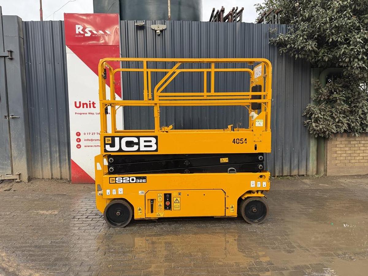 Used JCB S2032E 8m Electric Scissor Lift