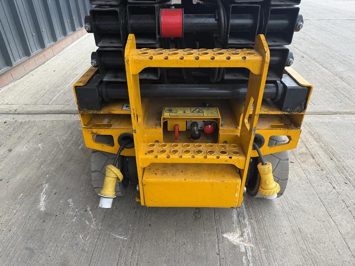 Used JCB S1930E 8m Electric Scissor Lift