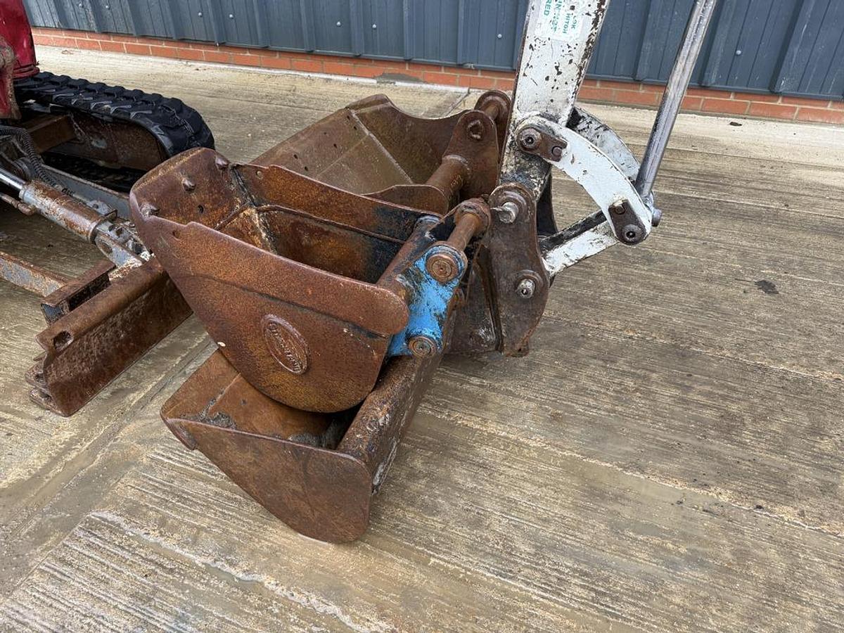 Used Takeuchi TB225 2.4t Mini Excavator