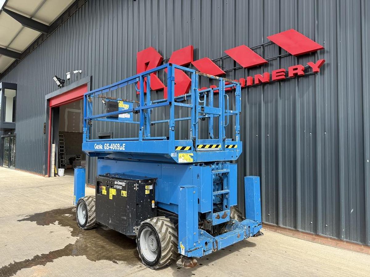 Used Genie GS4069 BE 14m Scissor Lift