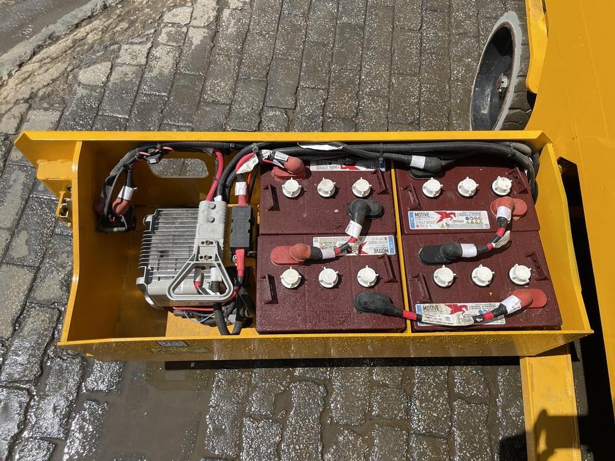 Used JCB S2632E 10m Electric Scissor Lift